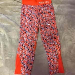 NIKE PRO Cropped Legging (Women’s S/Girls XL)